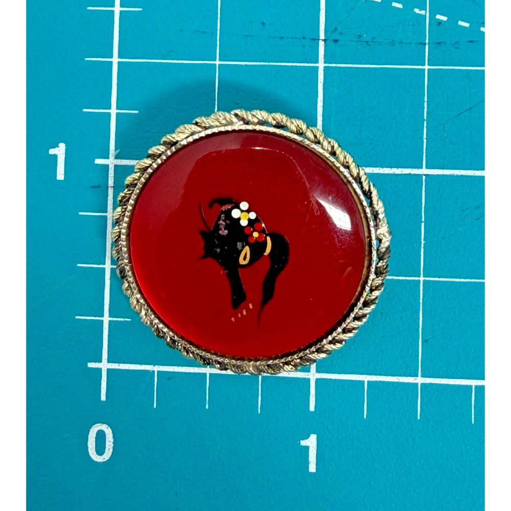 Vintage Hand Painted Red Cabochon Lady Silhouette Brooch Rope Frame - Picture 5 of 6